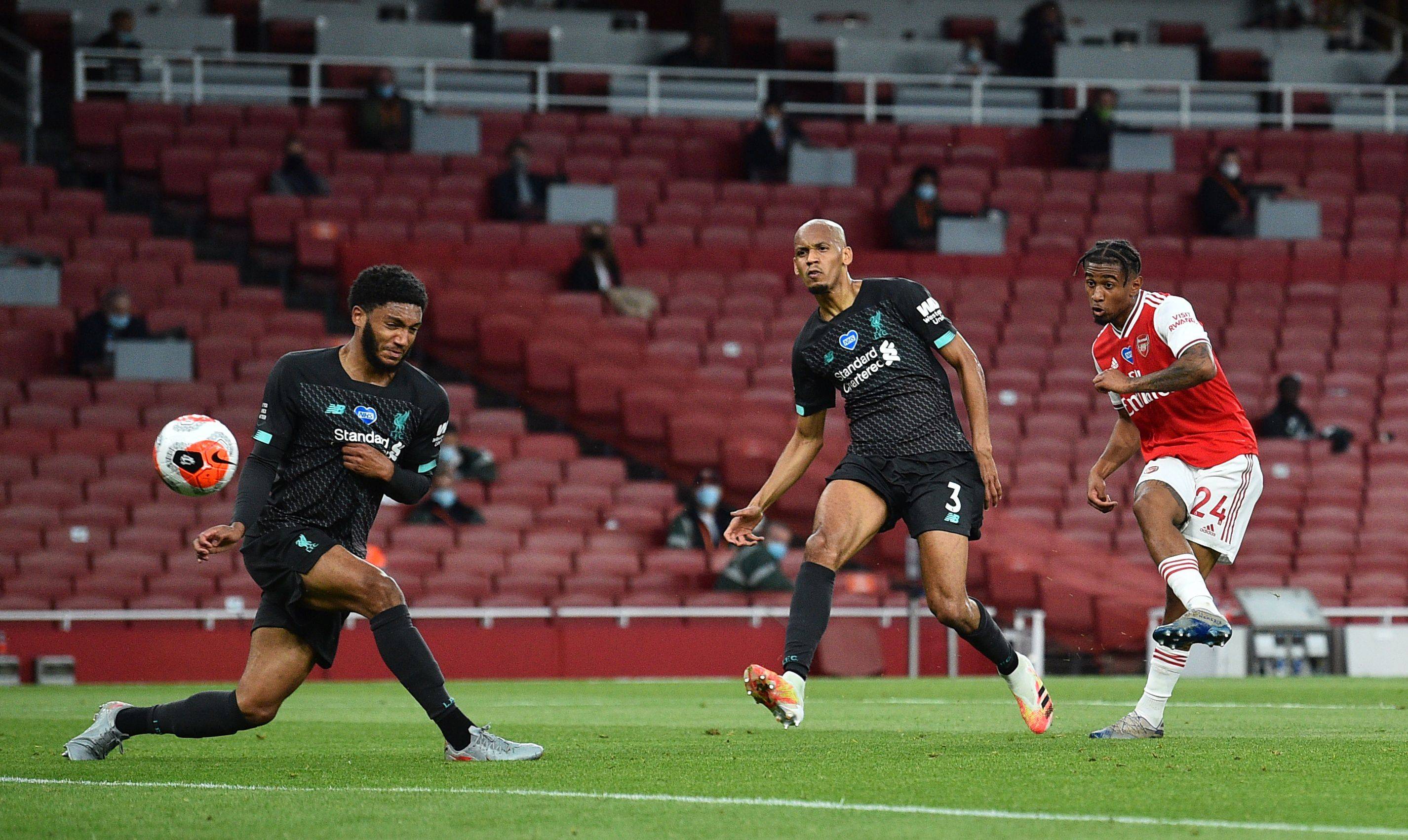 两队球迷都 两队球迷都